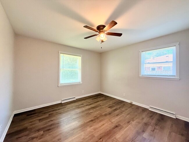 Building Photo - 708 Greenbriar Dr