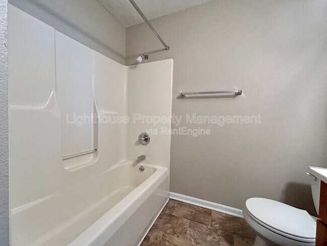 Building Photo - 585 W Randall St