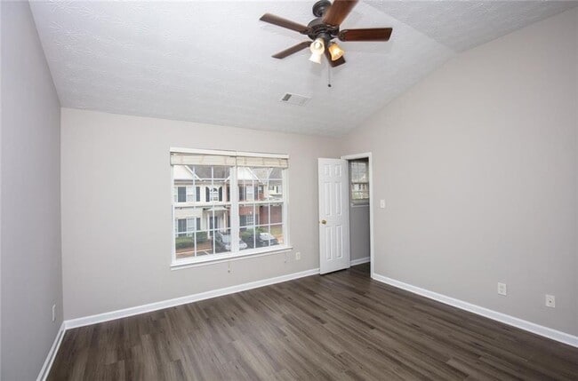 Building Photo - 649 Kenridge Dr