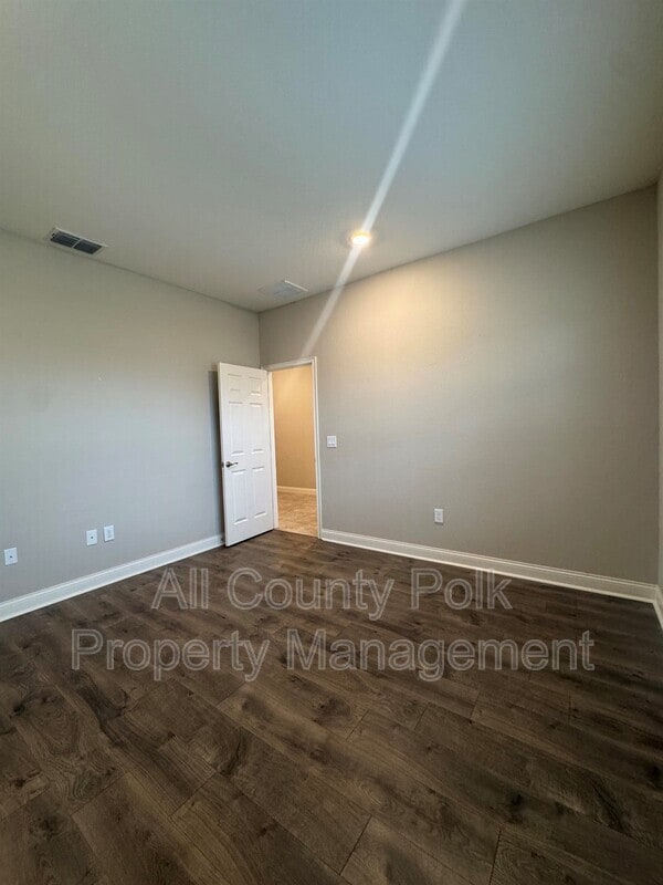 Building Photo - 272 Walkers Point Dr