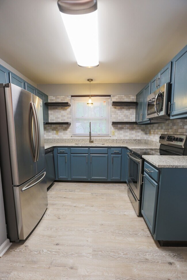 Building Photo - Available Early July! Renovated 3 bedroom ...