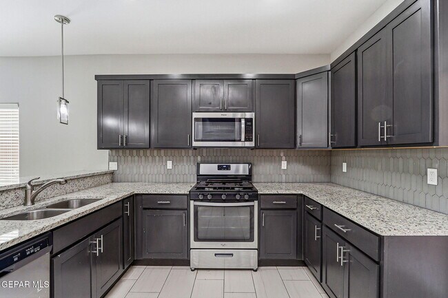 Building Photo - 14925 Tierra Mirage Ave