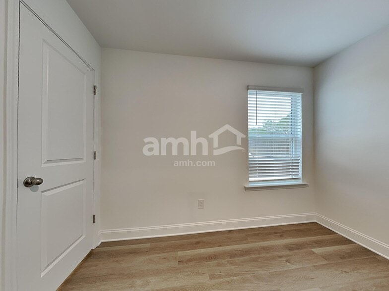 Building Photo - 1155 Livengood Wy