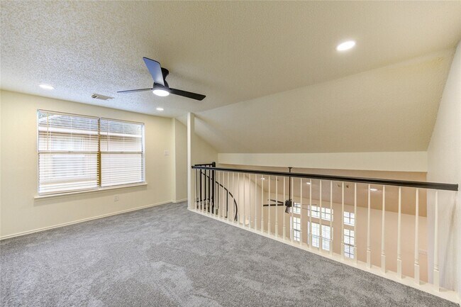 Building Photo - 16830 Scenic Gardens Dr