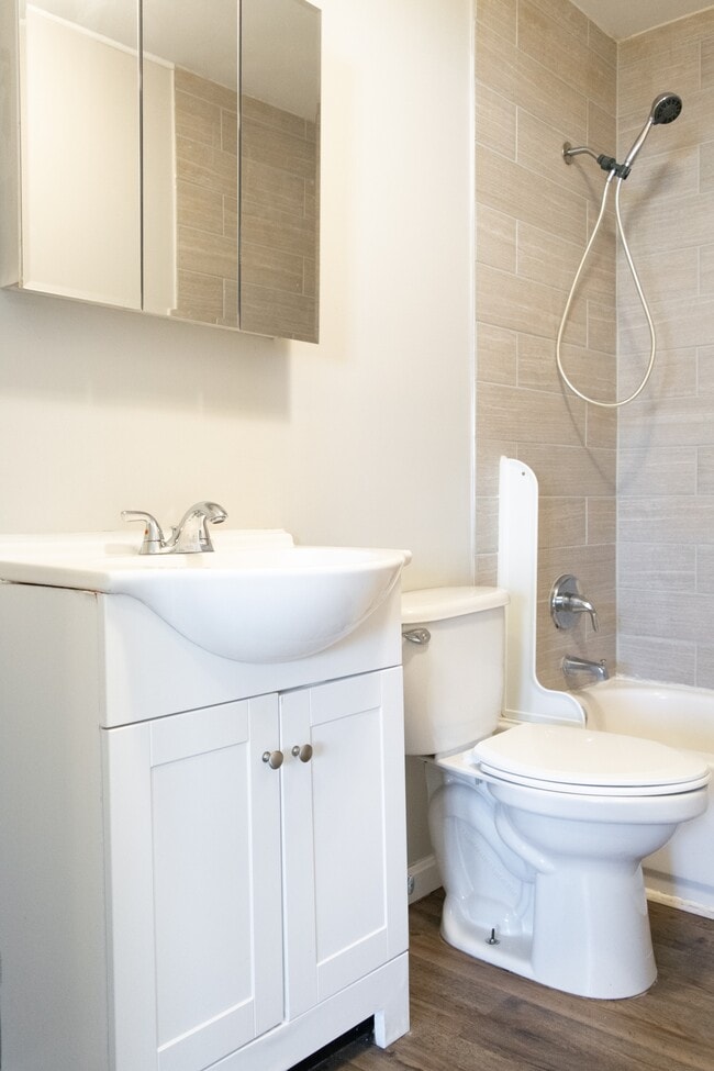 Building Photo - 2373 Vale Dr