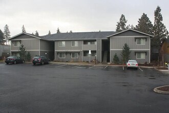 Building Photo - 2 Bedroom Apartment close to the Old Mill