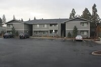 Building Photo - 2 Bedroom Apartment close to the Old Mill