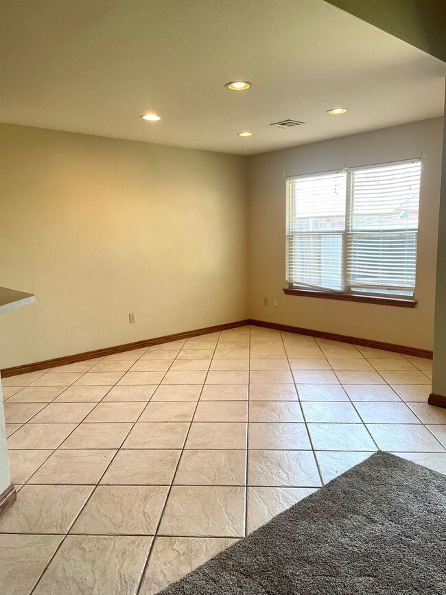 Building Photo - Beautiful 4-Bedroom Home