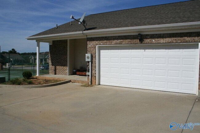 Building Photo - 21938 Williamsburg Dr