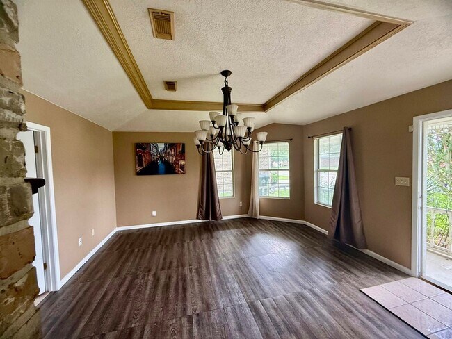 Building Photo - 4631 Inwood Dr