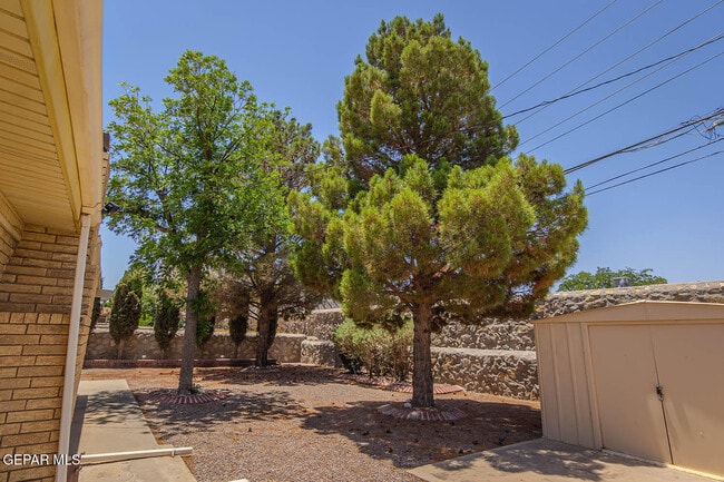 Building Photo - 2125 Pacheco Dr