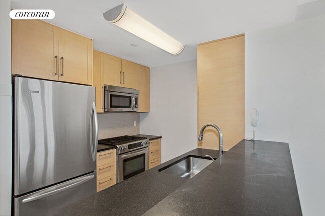 Building Photo - 415 E Main St