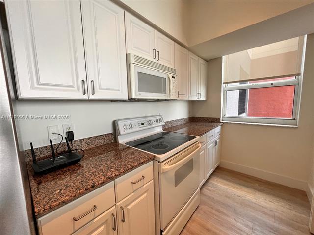 Building Photo - 1155 Brickell Bay Dr