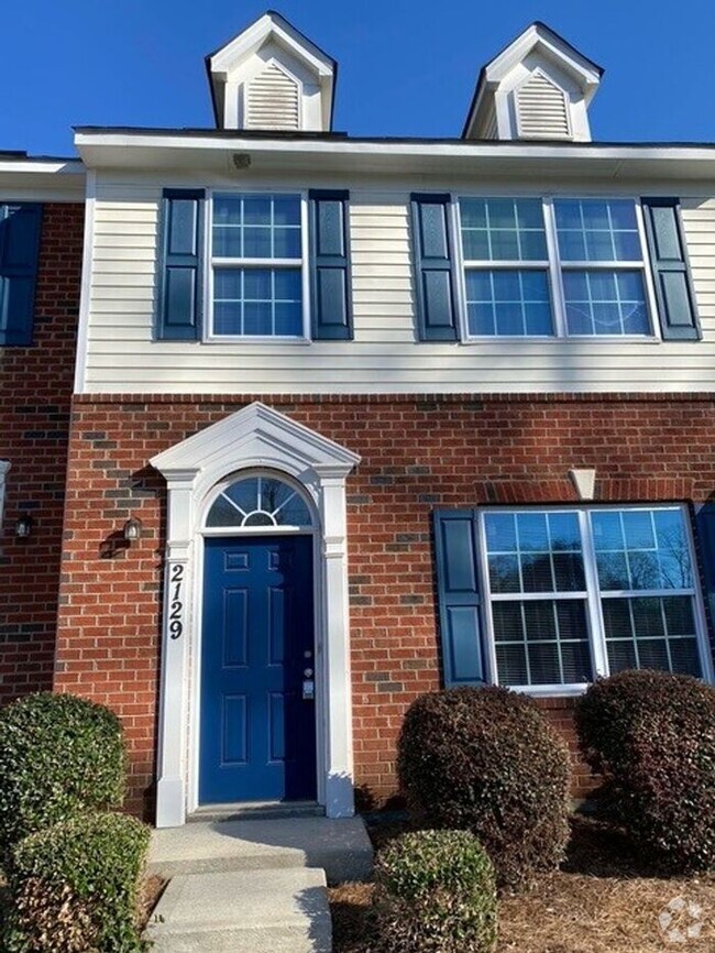 Building Photo - Rare Find - 3 Bedroom 2.5 Bath Townhome in...