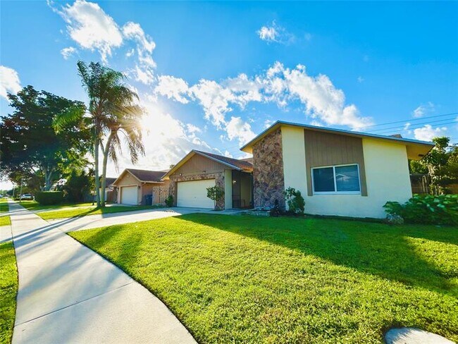 Building Photo - 8948 SW 18th Rd