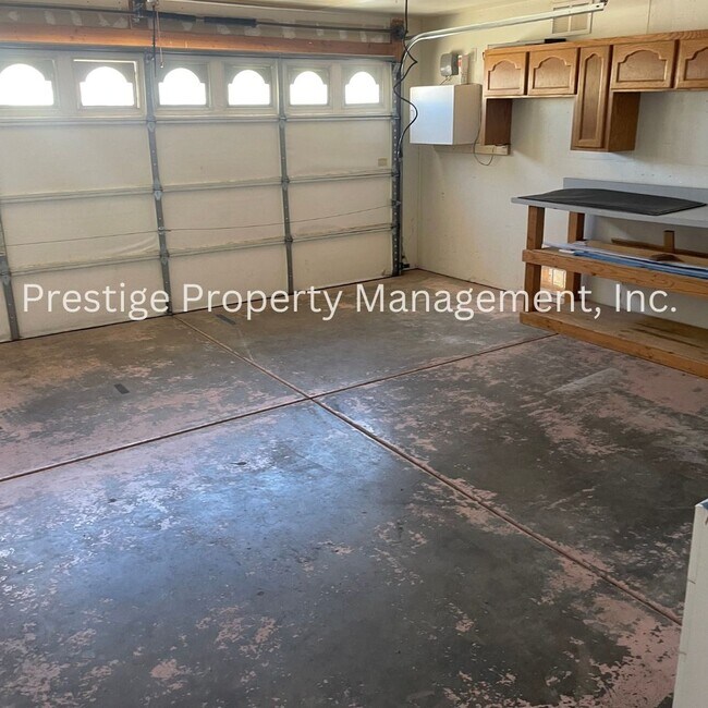 Building Photo - Charming Rita Ranch Home!!!