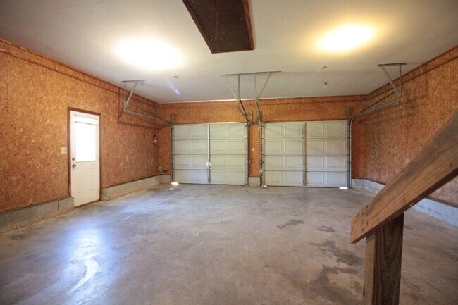 Building Photo - 205 Farmer Rd