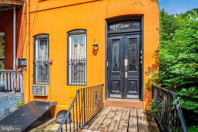 Building Photo - 3215 Hamilton St