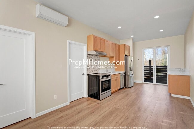Building Photo - 9597 SE Crystal View Dr