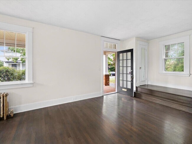 Building Photo - 2701 Barton Ave