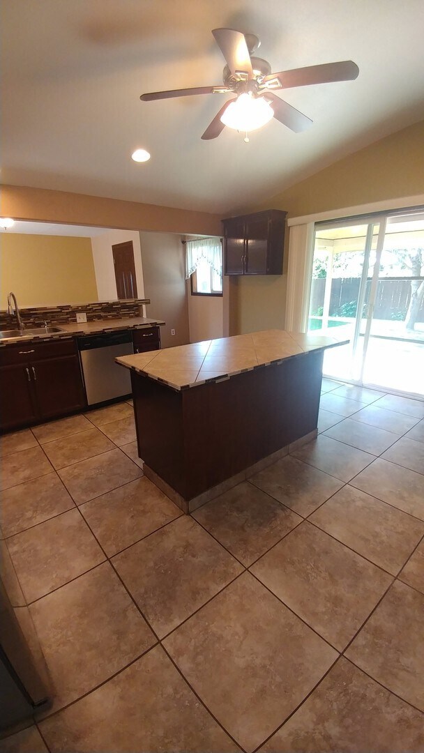 Building Photo - 4-Bed, 2-Bath Home Off Road 100 with Easy ...