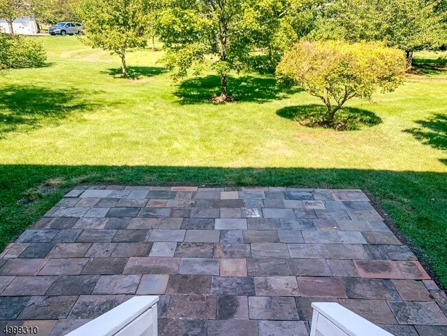 Building Photo - 9 Colonial Ct