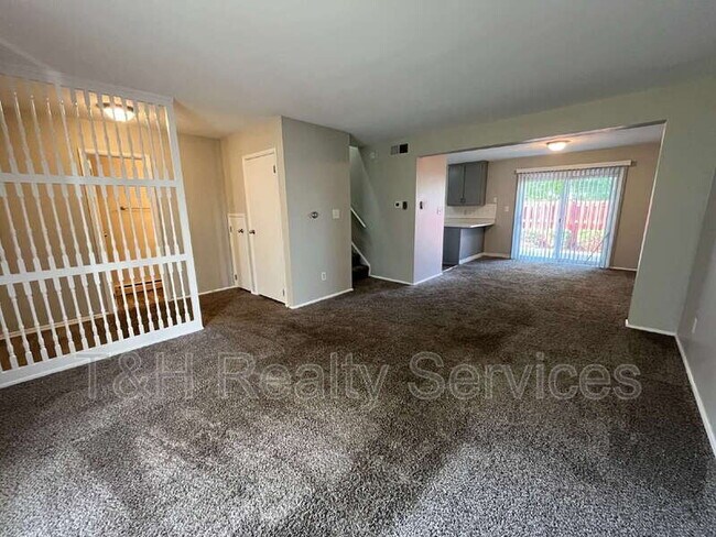 Building Photo - 724 Southfield Ct