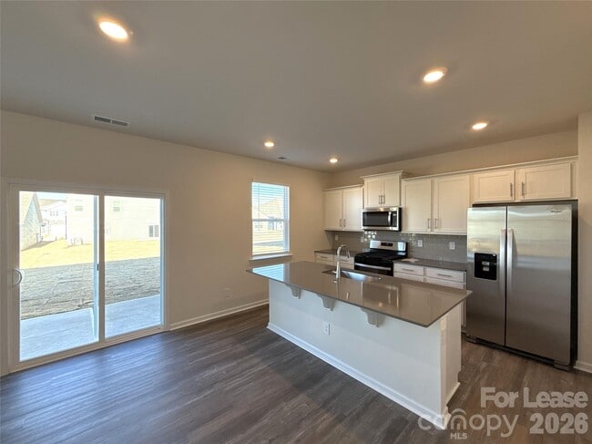 Building Photo - 7640 Bainbridge Rd