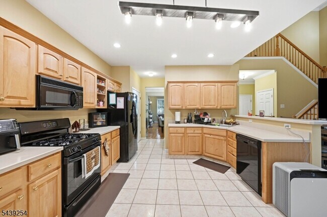 Building Photo - 75 Spring Hill Cir