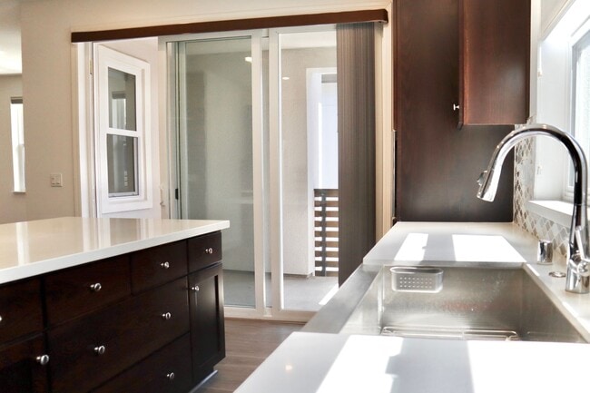 Building Photo - Gorgeous 3-story Townhome Available for Re...