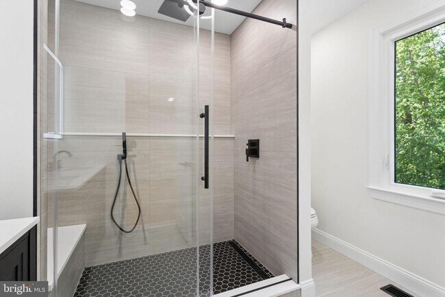 Building Photo - 911 Chanticleer