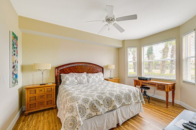 Building Photo - 3973 Bishopwood Ct E