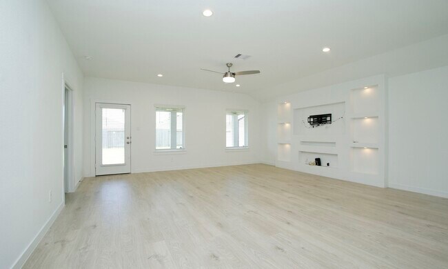 Building Photo - 31707 Melkridge Rd