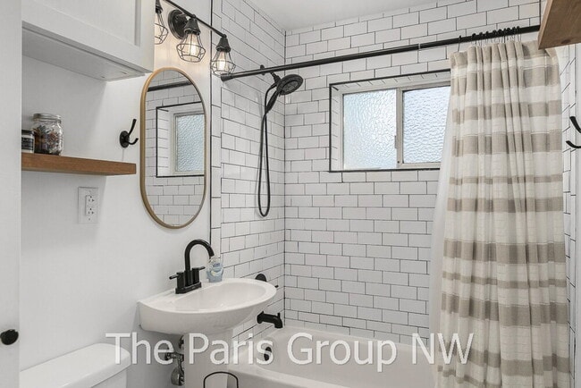 Building Photo - Remodeled Renton Highlands Home * A/C & Great Backyard