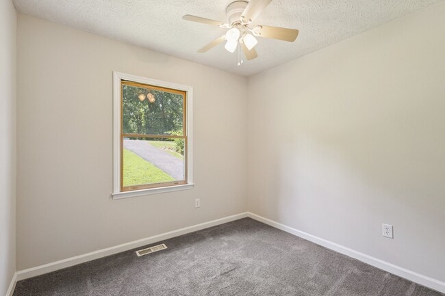 Building Photo - 20 Cherry Laurel Dr