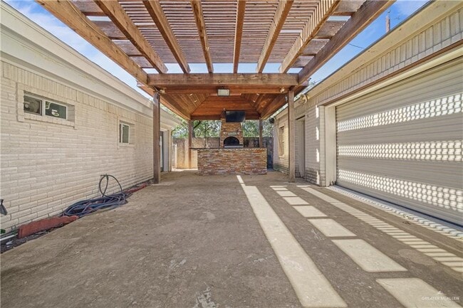 Building Photo - 16 Chaparral