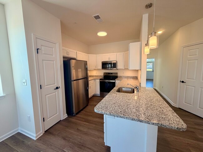 Building Photo - 1145 Savannah Rd