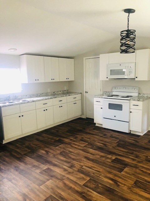 Kitchen - 195 Modisette Cir