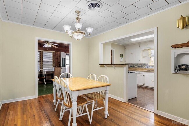 Building Photo - 25 W Kelly Ave