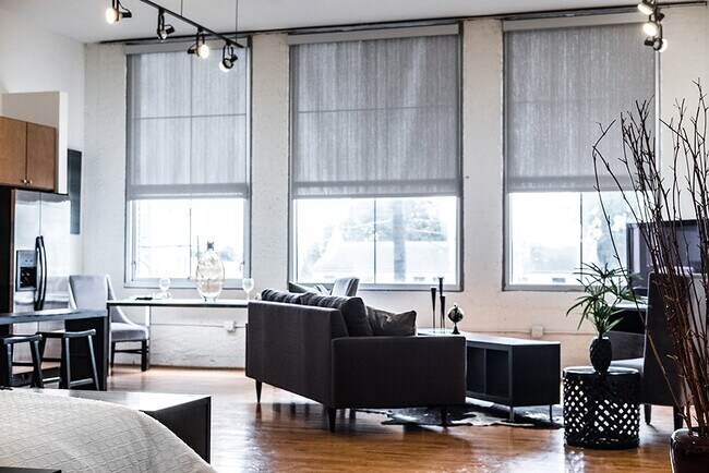 Building Photo - 1312 Live Oak St