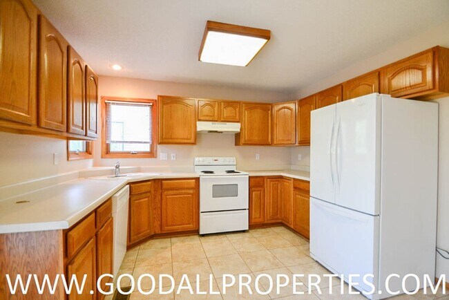 Building Photo - 3 Bedroom Home in West Des Moines!