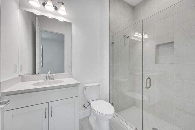 Building Photo - 13920 Vivant Dr