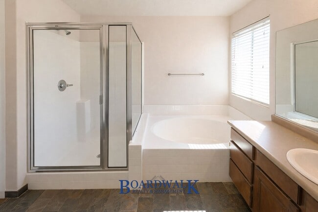 Building Photo - Quiet Riverton 3 Bed Home – Garage & Yard