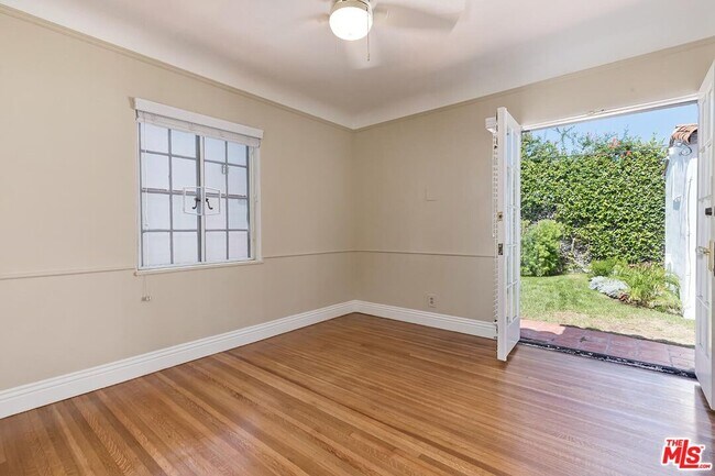 Building Photo - 1215 Edris Dr