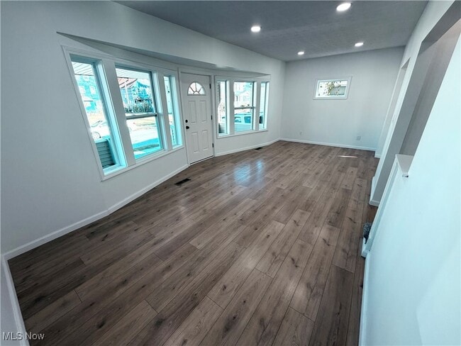 Building Photo - 10714 Greenlawn Ave