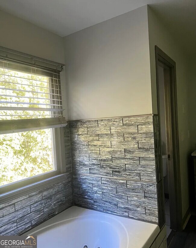 Building Photo - 3335 Prairie Dr