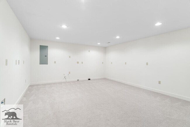 Building Photo - South AVL - Grand Residence in The Cotswol...