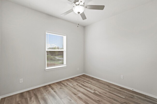 Building Photo - 1455 Acorn Mdw St