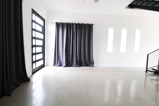 Building Photo - 1223 Hays St