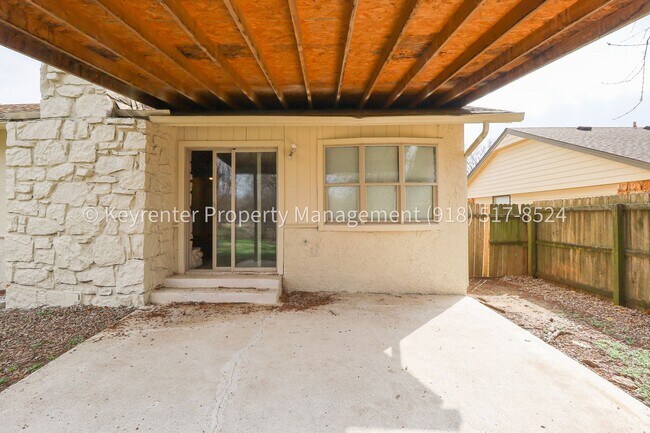 Building Photo - Beautifully Updated Home in Prime East Tulsa Location